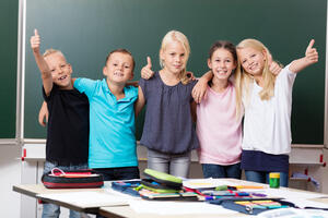 Gruppe fr&ouml;hlicher Kinder