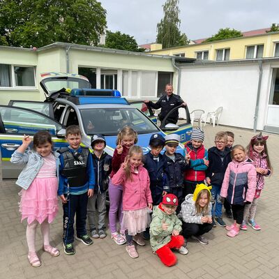 Nicht nur Polizisten sondern auch Prinzessinnen und Superhelden waren beim Kindertag in der Kita anzutreffen.