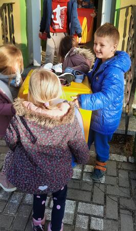 Die Kinder sind voller Vorfreude auf den neuen Bewegungsraum.
