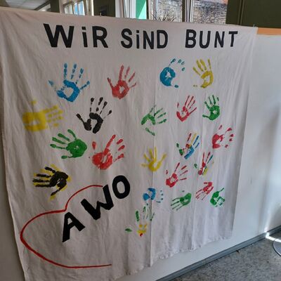 Poster mit bunten Handabdrücken