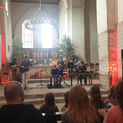 Die Musiker*innen während des Konzerts