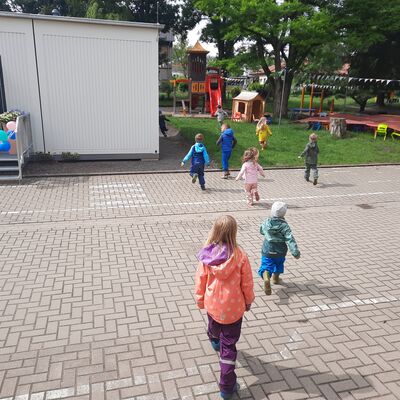 Kinder haben das Ziel erreicht