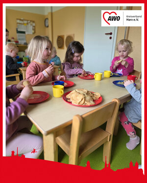Die Kinder der Kita &raquo;Bienchen&laquo; lernen, wie Eierkuchen entstehen