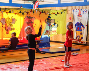 ZIRKUS-FIEBER IN DER MARKTGRUNDSCHULE QUEDLINBURG Mitmachzirkus Trommelwirbel verwandelt die Ferien in eine Abenteuerwoche_05