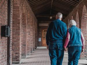 older-couple-6299327_1920
