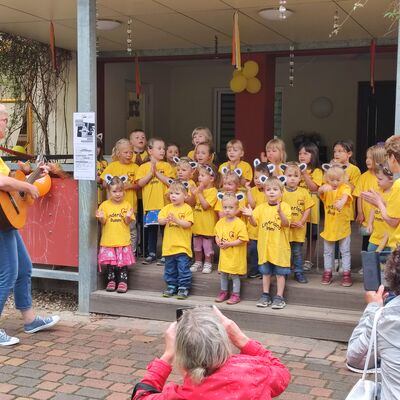 Kita-Kinder singen das Bummi-Lied